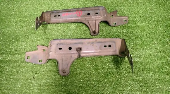 Alfa Romeo Stelvio Fender mounting bracket AA10612