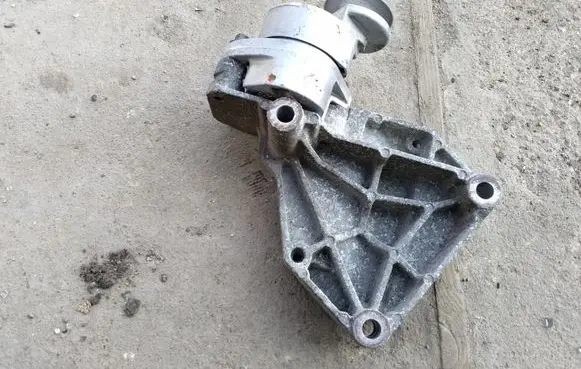 Opel Astra G A/C compressor mount bracket 
