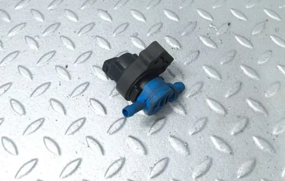 Mercedes-Benz E W211 Turbo solenoid valve 0004703393 A0004703393