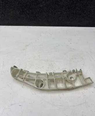 Fender mounting bracket