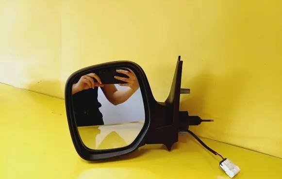 Front door electric wing mirror