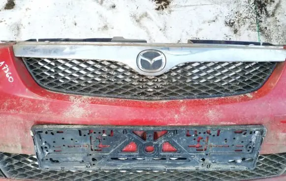 Mazda 323 F Front grill