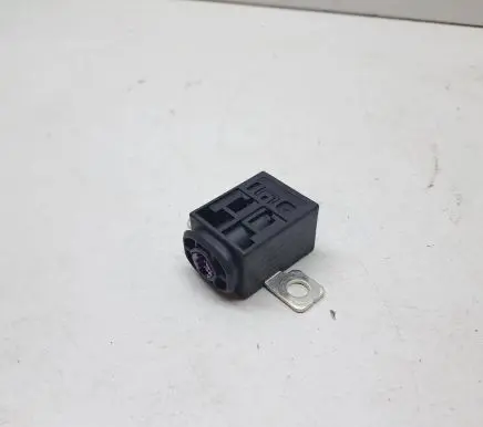 Audi A4 S4 B8 8K Battery relay fuse 4F0915519