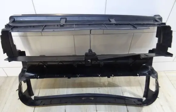 BMW 5 F10 F11 Radiator trim 18779815