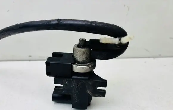 Audi A4 S4 B7 8E 8H Turbo solenoid valve 8E0906627C