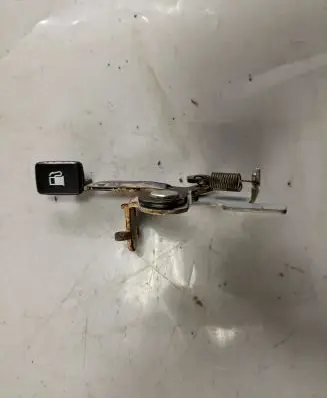 Suzuki Grand Vitara II Fuel cap release pull handle 