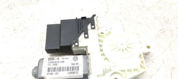 Seat Toledo II (1M) Rear door window regulator motor 1J4959812C 101388101