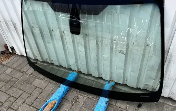 Ford Mondeo MK IV Front windscreen/windshield window 43R010242 8A6T17D547AC