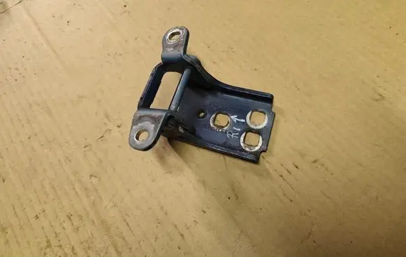 Chrysler PT Cruiser Front door upper hinge 85574F