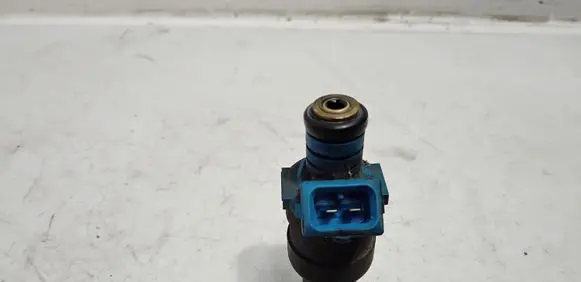 Volvo S70 V70 V70 XC Fuel injector 1389563