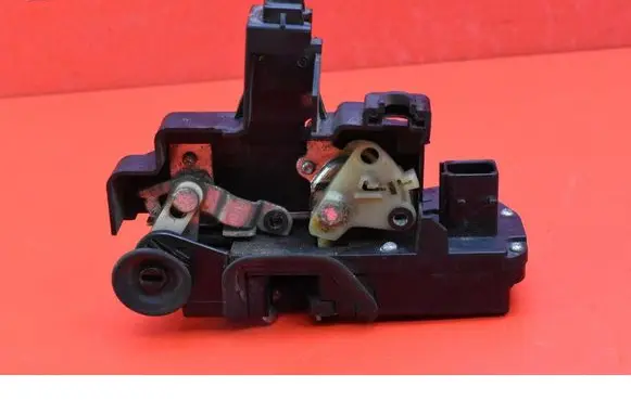 Chevrolet Captiva Rear door lock