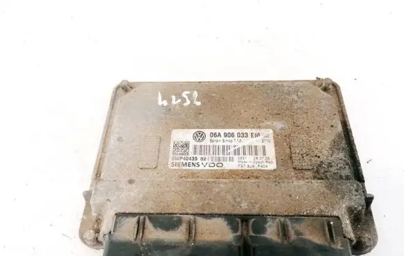 Volkswagen Jetta V Engine control unit/module 06A906033EM 5WP40439