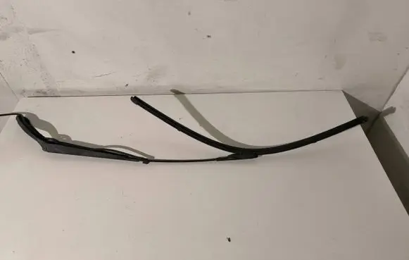 Mercedes-Benz C W205 Front wiper blade arm A9068200744