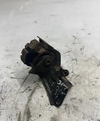 Toyota Avensis T250 Engine mount bracket