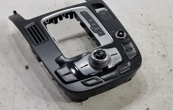 Head unit multimedia control