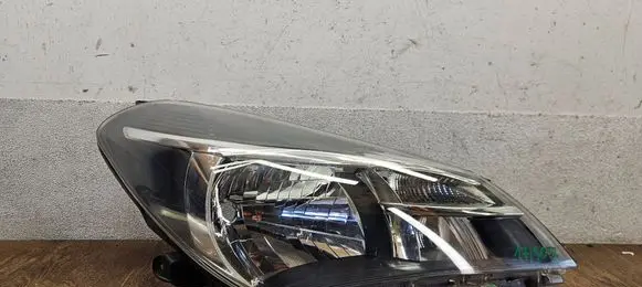 Toyota Yaris Headlight/headlamp