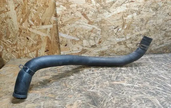 Volkswagen PASSAT B7 Engine coolant pipe/hose