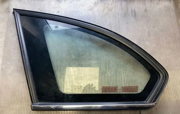 Chevrolet Captiva Rear side window 96622512