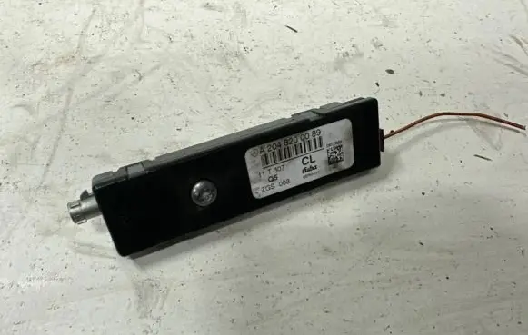 Mercedes-Benz C W204 Antenna control unit A2048200089 11T307 28073699