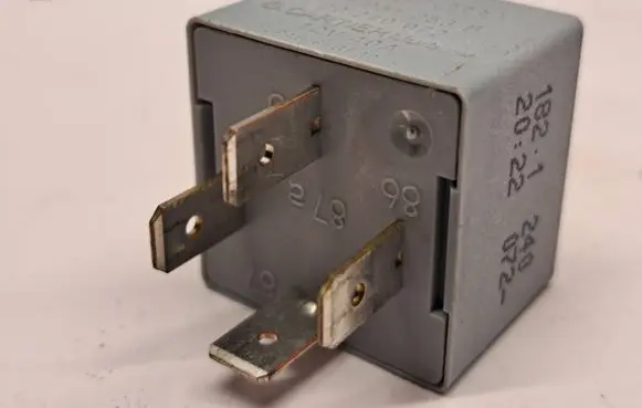 Volkswagen PASSAT B7 Other relay 141951253B 20240072