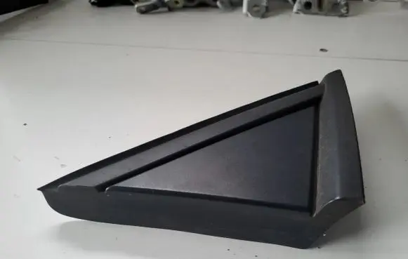 Opel Crossland X Front door glass trim molding 13482335
