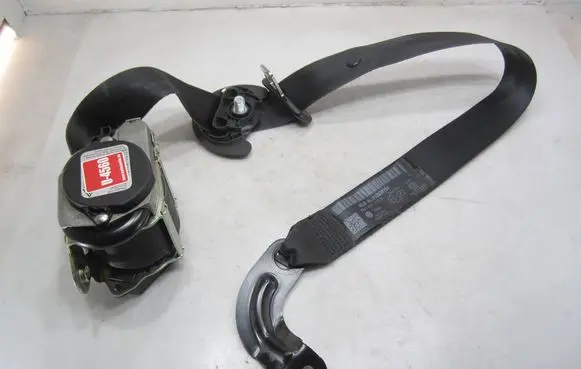 Volkswagen Golf Plus Front seatbelt 5M1857706B AL101262075 19092007