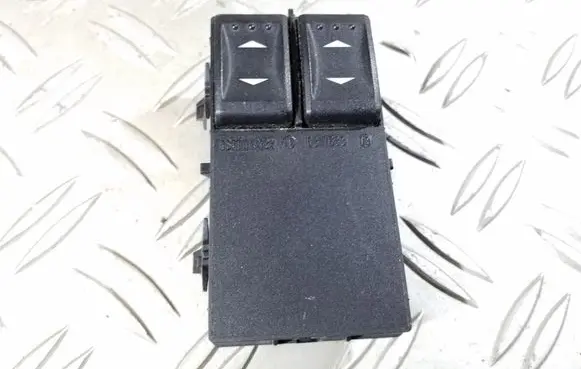 Ford Mondeo Mk III Electric window control switch 1S7T14A132AE 031633