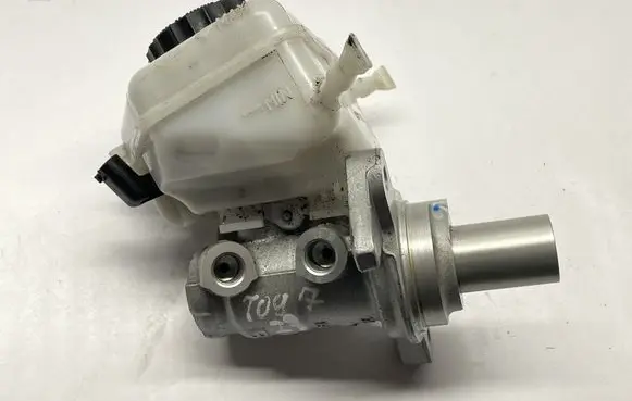 BMW 4 F36 Gran coupe Brake fluid reservoir 7851569 799808
