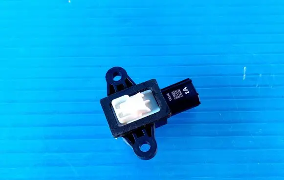 LEVC TX Sensor 1E0002379 02112020 01967705