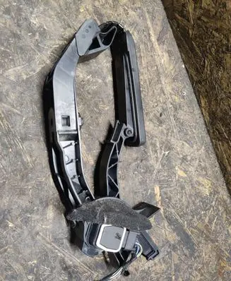 Mercedes-Benz E AMG W211 Accelerator throttle pedal A2113010001