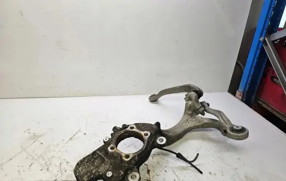Audi A6 S6 C6 4F Front wheel hub spindle knuckle 4F0257