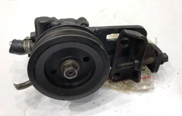 Opel Frontera A Power steering pump