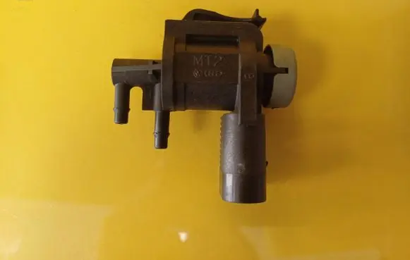 Volkswagen Touareg I Turbo solenoid valve 1J0906283C