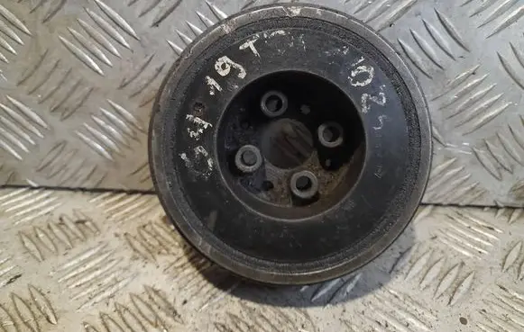 Volkswagen Golf IV Crankshaft pulley 038105243