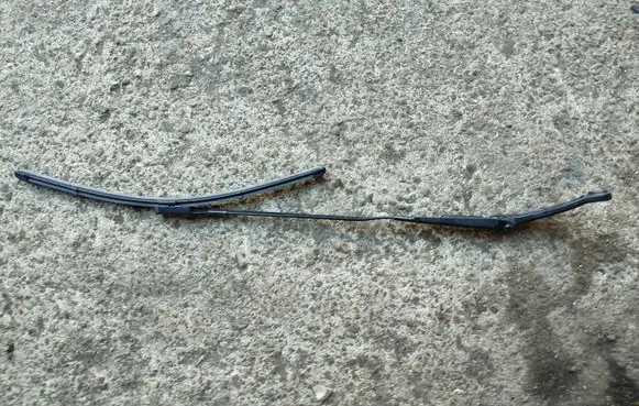 Porsche Macan (95B) Front wiper blade arm