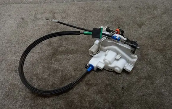 Fiat Fiorino Front door lock 1365228080
