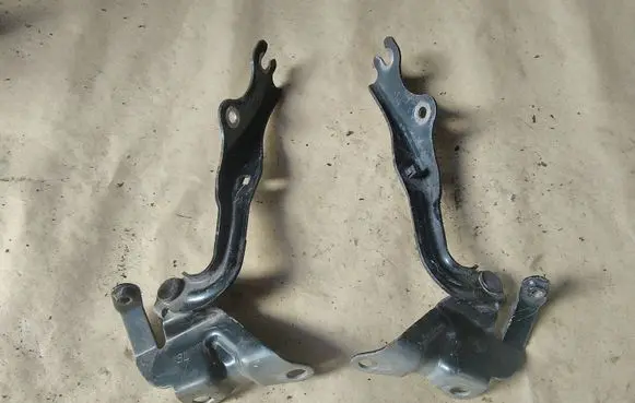 Mazda 3 I Engine bonnet/hood hinges