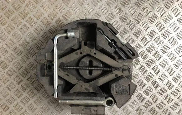 Subaru Legacy Tool set 
