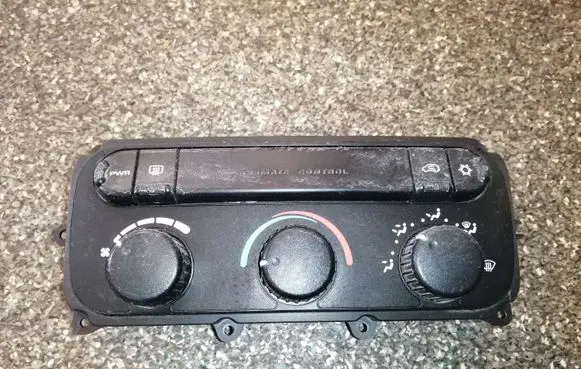 Chrysler Voyager Climate control unit 05005001AH