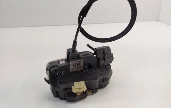 Opel Insignia A Front door lock 13503149