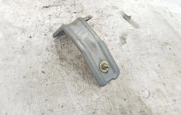 Smart ForTwo I Fender mounting bracket