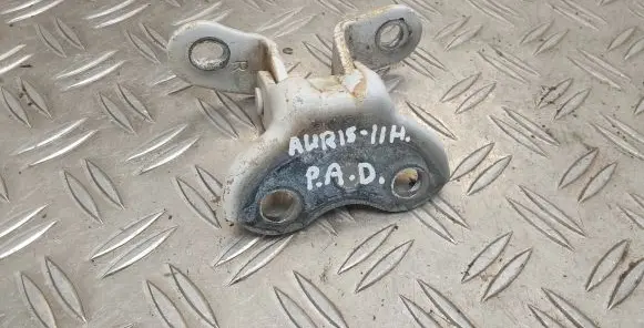 Toyota Auris 150 Front door lower hinge 