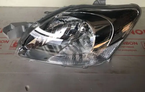 Toyota Yaris Headlight/headlamp 8117052760