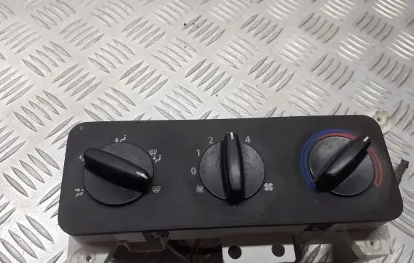 Land Rover Freelander Interior fan control switch 