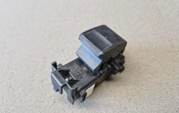 Toyota RAV 4 (XA30) Electric window control switch
