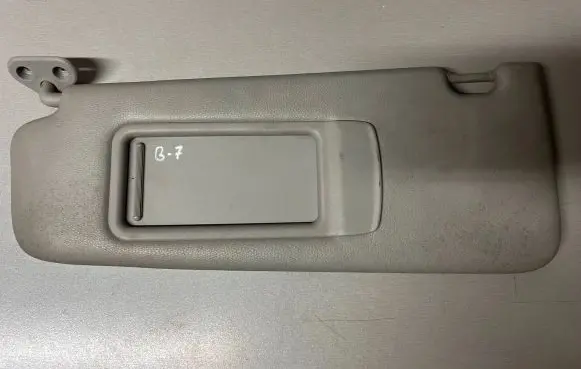 BMW 3 E90 E91 Sun visor 011717212