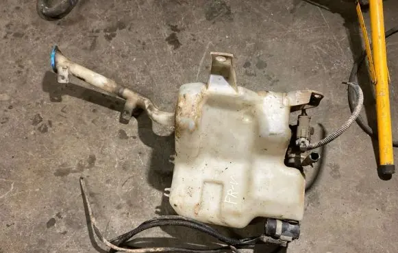 Honda FR-V Windshield washer fluid reservoir/tank K01T0HLC22 01012