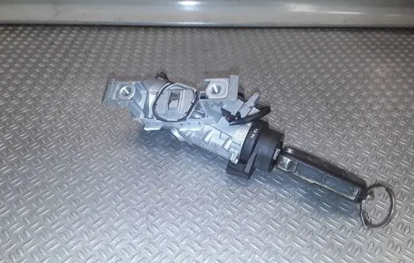 Volkswagen Touran I Ignition lock 1K0905851B