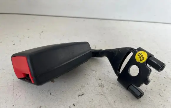 Volkswagen Touareg II Middle seatbelt (rear) 7P0857740YLZ 04082010