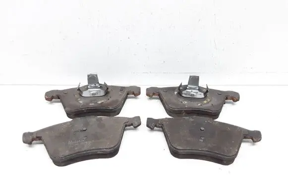 Volvo V70 Brake pads (front) 